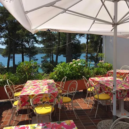 Adria Glamping Luxury Tents Poljana 木洛希尼