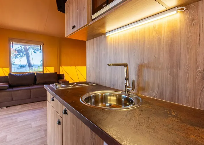 Adria Glamping Luxury Tents Poljana 豪华帐篷