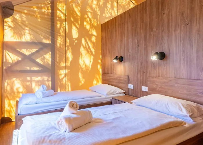 Adria Glamping Luxury Tents Poljana 豪华帐篷