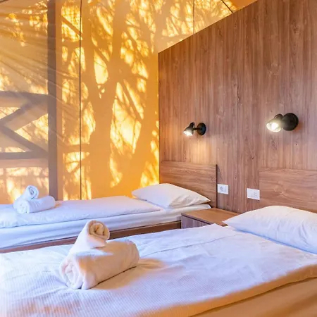 Adria Glamping Luxury Tents Poljana 豪华帐篷